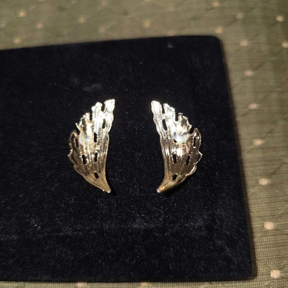 Vintage Gold-Tone Pierced Leaf Earrings